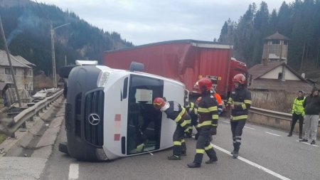 Accident intre un microbuz de calatori si un TIR, la Valea Putnei | A fost activat planul rosu de interventie