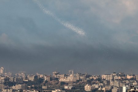 Ce scrie pe <span style='background:#EDF514'>PLIANT</span>ele in care li se cere locuitorilor din Fasia Gaza sa se evacueze, pe masura ce armata israeliana isi extinde operatiunile | FOTO