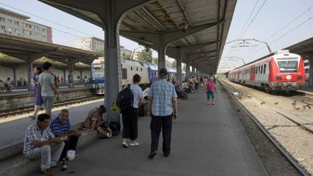 Tren oprit intre statiile Buftea- Peris din cauza unor probleme aparute la firul de contact