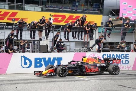 Dominatia Red Bull in Formula 1 se traduce prin cresterea vanzarilor de bauturi energizante
