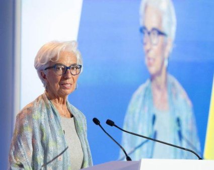 Christine Lagarde: 'The global economy is fragmenting into competing blocs'