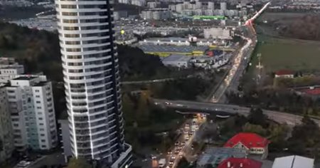 Traficul pe cea mai aglomerata intrare in oras din tara vazut din drona. 