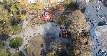 Bilantul furtunii devastatoare din Constanta: Peste o mie de apeluri la 112; 240 de copaci cazuti; 60 de autoturisme <span style='background:#EDF514'>AVARIATE</span> | FOTO VIDEO