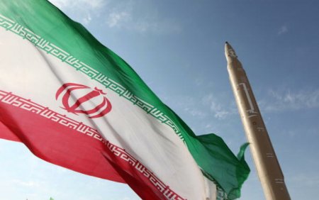 Iranul a prezentat F<span style='background:#EDF514'>ATTA</span>h-2, o noua racheta balistica de productie autohtona, care zboara cu viteze hipersonice