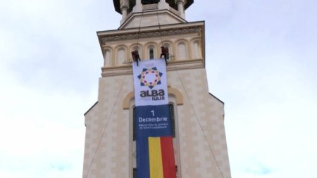Pregatiri intense pentru 1 Decembrie, la Alba Iulia. Tricolorul, ridicat pe Catedrala <span style='background:#EDF514'>REINTREGIRII</span> Nemului