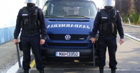 Femeia jandarm prinsa cu droguri, cercetata disciplinar. Jandarmeria: Oricine poate sa cada in <span style='background:#EDF514'>ISPITA</span>