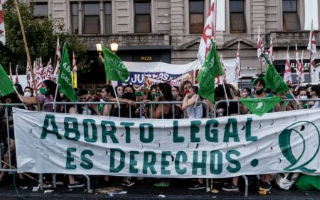 <span style='background:#EDF514'>FANTOMELE</span> trecutului. In Argentina exista temeri legate de interzicerea avortului, dupa ce Milei a devenit presedinte