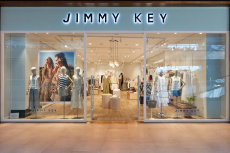 Compania Jimmy Key deschide pe 8 decembrie al doilea magazin de imbracaminte din Romania in mall-ul AFI Cotroceni din Bucuresti si in urmatorii cinci ani vrea sa deschida peste 10 magazine in Romania