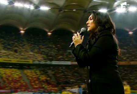 Piele de <span style='background:#EDF514'>GAINA</span> pe Arena Nationala » Andra si 50.000 de fani au cantat imnul inainte de Romania - Elvetia
