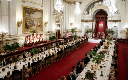 Banchet de stat spectaculos la Palatul Buckingham, in cinstea presedintelui sud-coreean. Cum a aratat meniul oaspetilor FOTO