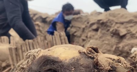 Descoperire arheologica uimitoare in Peru: Patru mumii de copii, vechi de cel putin o mie de ani VIDEO