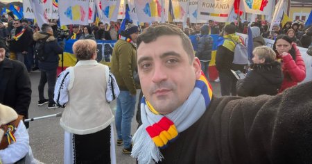 <span style='background:#EDF514'>DESANT</span> AUR la Alba Iulia, de Ziua Nationala, cu mii de membri de partid si cu George Simion maestru de ceremonii