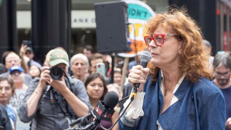 <span style='background:#EDF514'>SUSAN</span> Sarandon, criticata dur pentru afirmatiile sale: Evreii americani  gusta pentru prima oara din ceea ce inseamna sa fii musulman