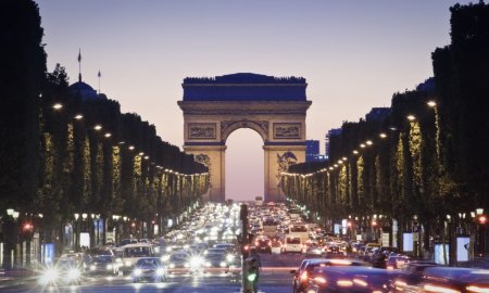 Parisul vrea sa alunge SUV-urile mari prin cresterea tarifelor de parcare