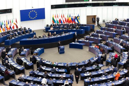 Ce numere au europarlamentarii romani pe tricoul de la Bruxelles