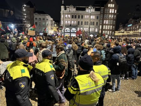 Proteste in Amsterdam din cauza victoriei unui partid extremist. Liderul sau promite schimbari majore in societatea olandeza