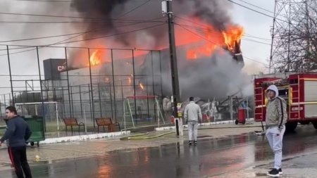 Incendiu puternic la o hala din Ciocanesti, Dambovita | Autoritatile au trimis mesaj RO-Alert