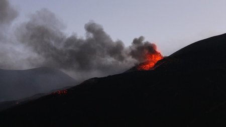 Vulcanul Etna din Sicilia a erupt din nou