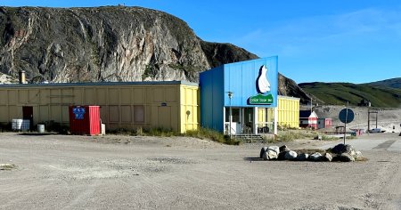 Jurnal de Nord, Groenlanda. Ziua 1: Rauri si lacuri glaciare, presarate printre munti de zapada