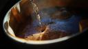 Ingredientul din toate bucatariile care, pus in cafea, elimina pofta de <span style='background:#EDF514'>DULCE</span> si intareste organismul