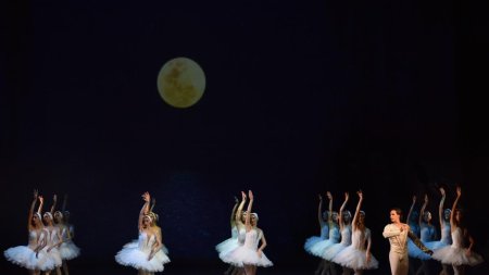 Un <span style='background:#EDF514'>COCKTAIL</span> cultural memorabil, la final de noiembrie, pe scena ONB,  cu opera si balet din La Belle Époque si reflectii filologice contemporane