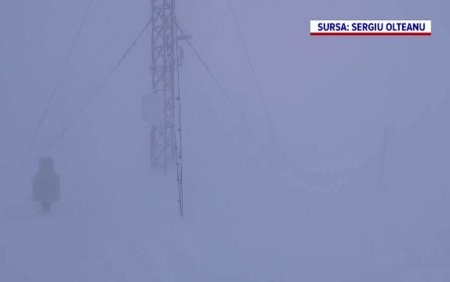Viscolul s-a dezlantuit la munte. In <span style='background:#EDF514'>MUNTII BUCEGI</span> si Fagaras este risc de avalanse la peste 1800 de metri altitudine