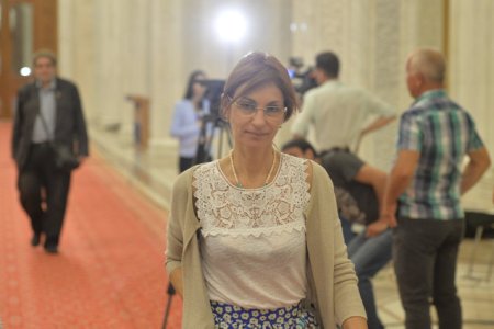 Carmen Mihalcescu, demisie din calitatea de deputat