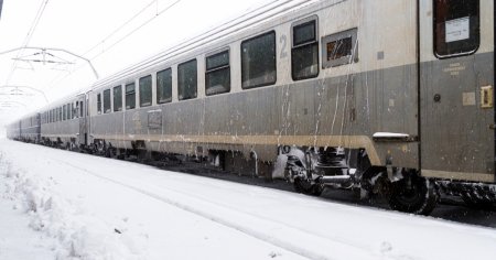 Viscolul, ninsorile si vantul suspenda circulatia a peste 50 de trenuri. Porturile din Constanta si Tulcea sunt inchise
