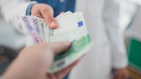 Medic oncolog din Suceava, trimis in judecata dupa ce a luat mita de 280 de ori intr-o singura luna