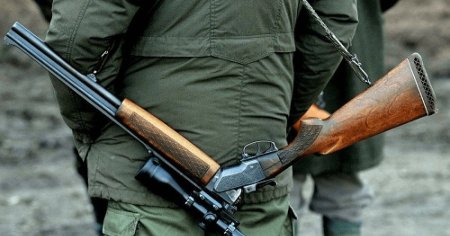 Descinderi la braconierii din padurile Neamtului. Ce au descoperit politistii la pe<span style='background:#EDF514'>RCHEZITII</span>
