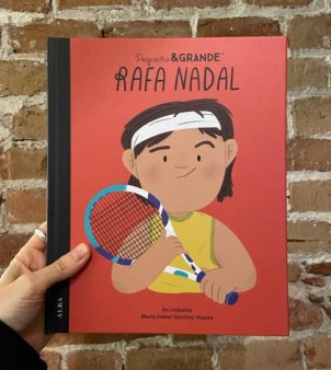 Cariera glorioasa a lui <span style='background:#EDF514'>RAFAEL NADAL</span>, povestita intr-o noua carte pentru copii