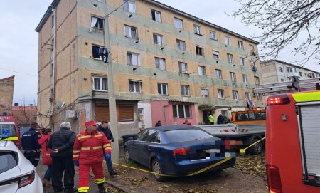 Explozie intr-un bloc din Lugoj, in urma unei acumulari de gaze. 23 de garsoniere au fost afectate