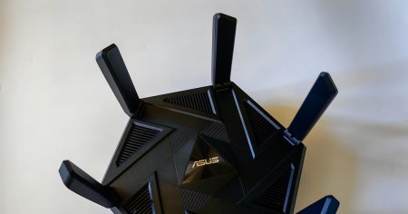 Asus AXE7800 Tri-band WiFi 6E, router de gaming cu viteza ca pe fir [TECH REVIEW]