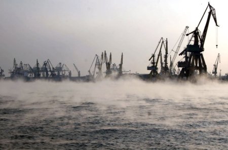 Manevrele au fost suspendate in toate porturile de la Marea Neagra. Circulatie in conditii de iarna