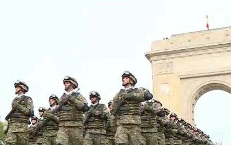 Repetitiile pentru parada militara de Ziua Nationala au generat <span style='background:#EDF514'>HAOS</span> in Bucuresti. Soferii au stat cu orele pe drumuri