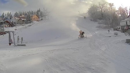Se deschide sezonul de schi la <span style='background:#EDF514'>STRAJA</span>, de Sf. Andrei. Tunurile de zapada artificiala au fost pornite, de cateva zile