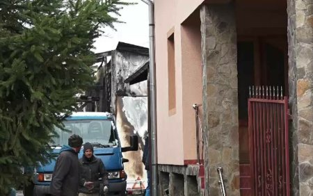 O centrala pe lemne a explodat in casa unui barbat din Mures. Garajul a ars in int<span style='background:#EDF514'>REGIM</span>e