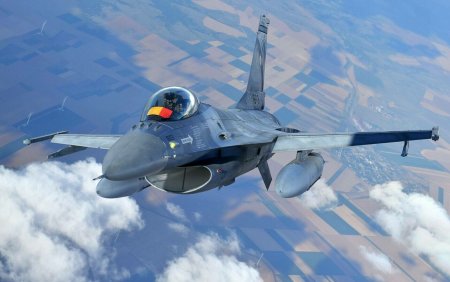 VIDEO: Primele trei aeronave F-16 Fighting Falcon achizitionate din <span style='background:#EDF514'>NORVEGIA</span> au ajuns in Romania