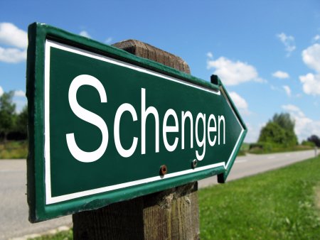 Aderarea Romaniei la Schengen nu se voteaza la Consiliul JAI din 5 decembrie, anunta Eugen Tomac. Nehammer ne u<span style='background:#EDF514'>MILES</span>te din nou