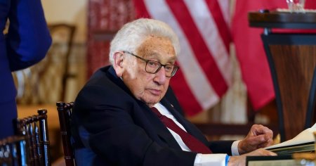 <span style='background:#EDF514'>HENRY</span> Kissinger, fost sef al diplomatiei americane, a incetat din viata la 100 de ani | VIDEO