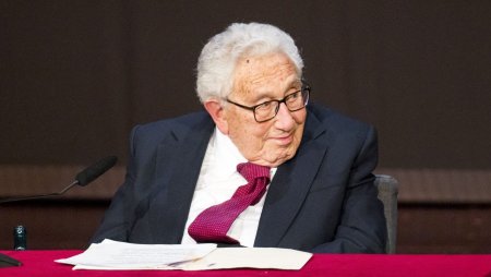 Fostul secretar de stat american <span style='background:#EDF514'>HENRY</span> Kissinger a murit la varsta de 100 de ani. A fost unul dintre cei mai influenti si controversati politicieni din istoria SUA