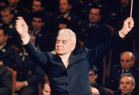 Motivul pentru care bustul celebrului dirijor austriac <span style='background:#EDF514'>HERBE</span>rt von Karajan a fost inlaturat din foaierul teatrului din Aachen