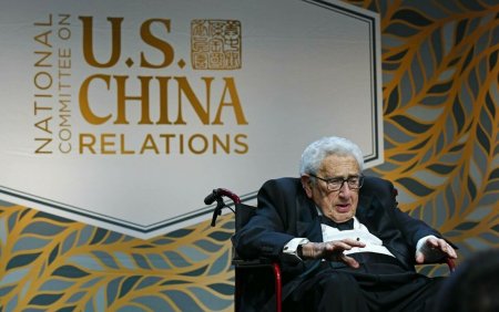 Internautii chinezi au adus un omagiu fostului <span style='background:#EDF514'>SECRETAR DE STAT</span> american Henry Kissinger, considerat un vechi prieten