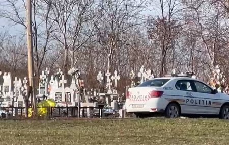 Politist gasit mort, cu pistolul langa el, in cimitirul din Vlasinesti, Botosani: Prezenta o plaga impuscata