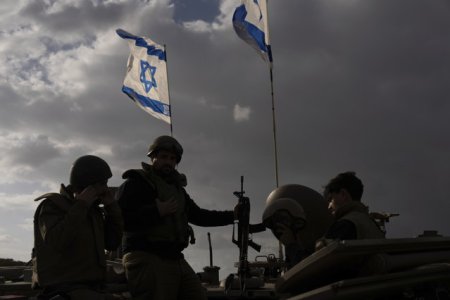 Guvernul israelian va mari numarul civililor care au dreptul sa poarte arme