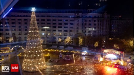 Iluminatul festiv, aprins in Bucuresti. Preturile cu care sunt asteptati oamenii la <span style='background:#EDF514'>TARGURI</span>le de Craciun