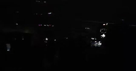Momentul aprinderii luminitelor de sarbatori. Explozie de lumini si culori in orasul <span style='background:#EDF514'>GALATI VIDEO</span>