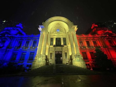 <span style='background:#EDF514'>PALATUL</span> CEC, iluminat in culorile Tricolorului, de Ziua Nationala a Romaniei
