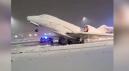 Momentul in care un avion privat incearca sa decoleze, in toiul ninsorii de la München: 