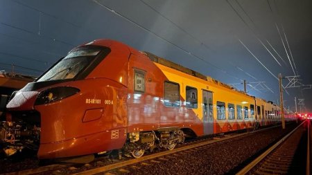 Primul tren electric produs de Alstom a intrat in Romania pe la <span style='background:#EDF514'>CURTICI</span>